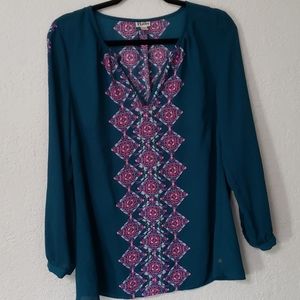 Medium long sleeved top